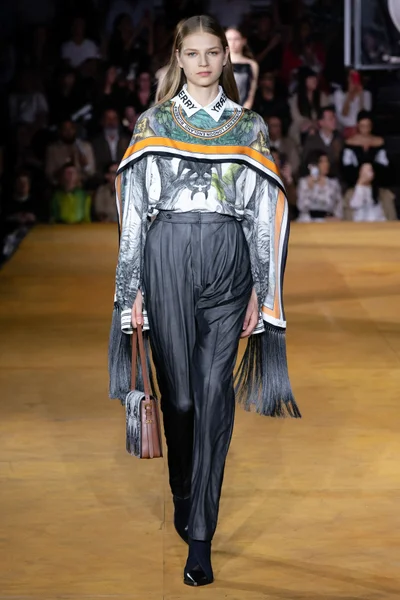 Look 15